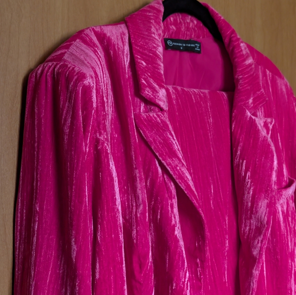 Elegant Pink Velvet Women's Pantsuit